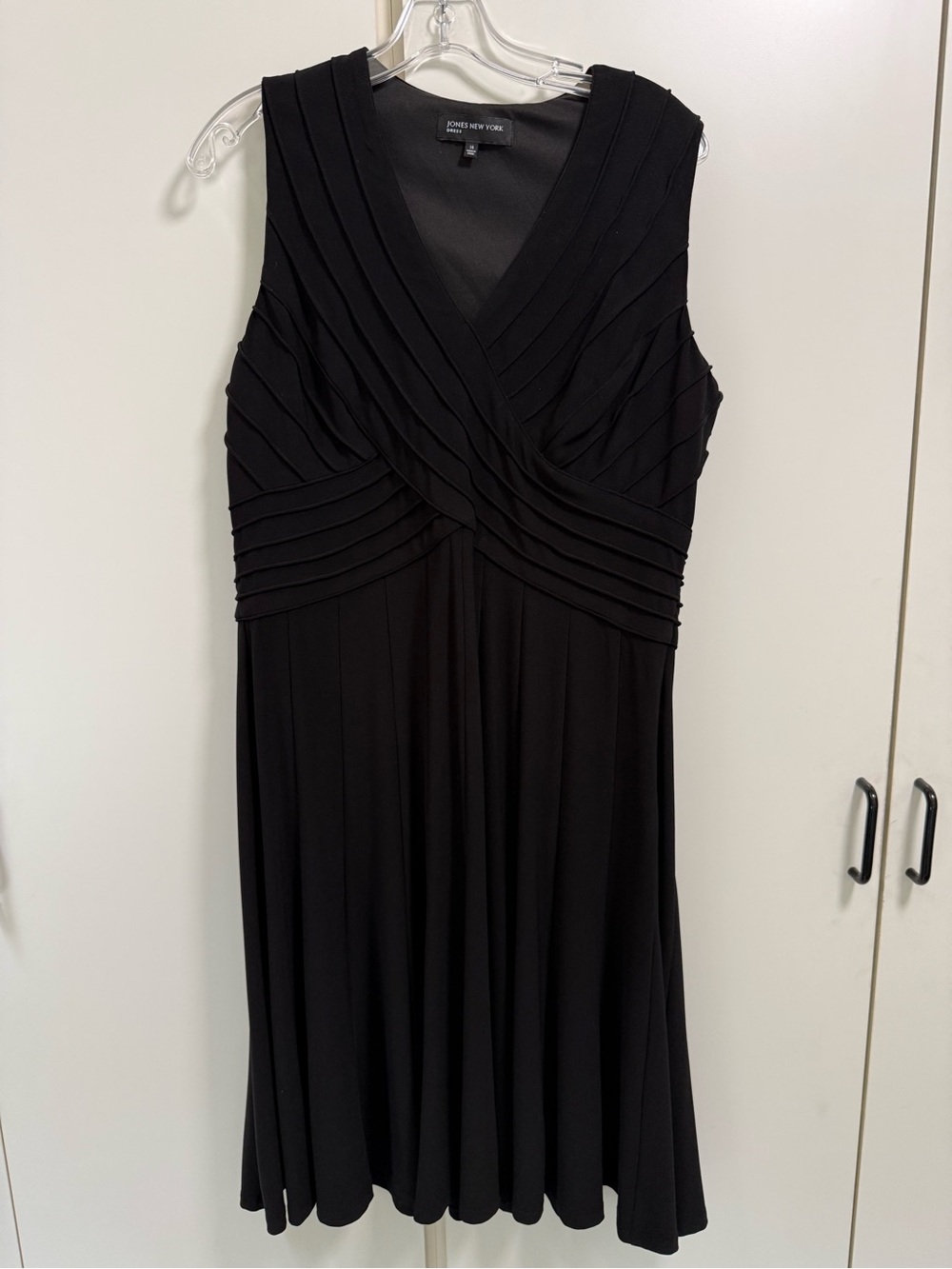 Jones New York 14 Little Black Dress Sleeveless V-Neck Midi Cocktail Y2K VTG